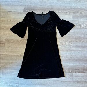 Vintage black velvet dress!